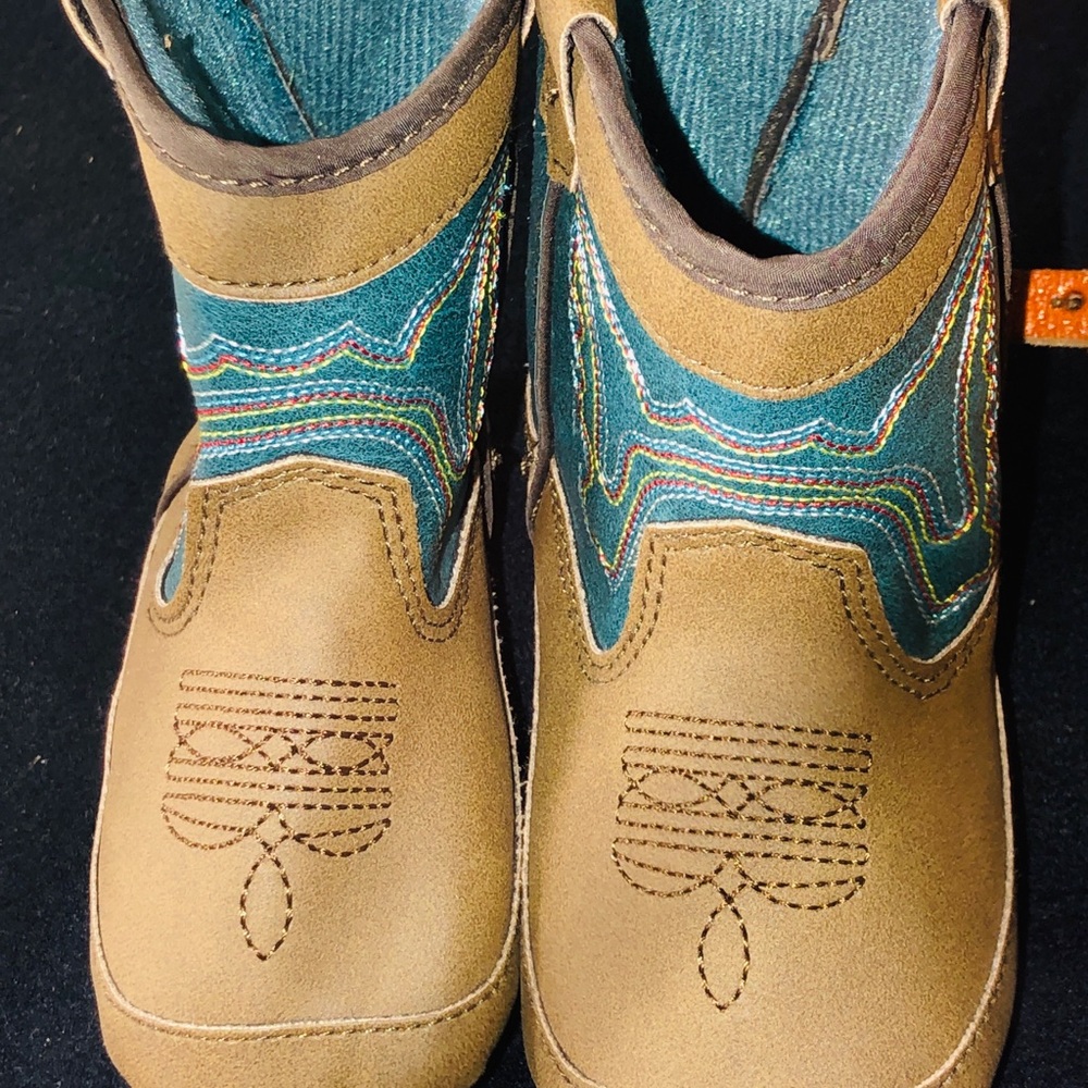 Cowboys boots slip on Velcro back